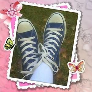 Meet your Posher, Mona